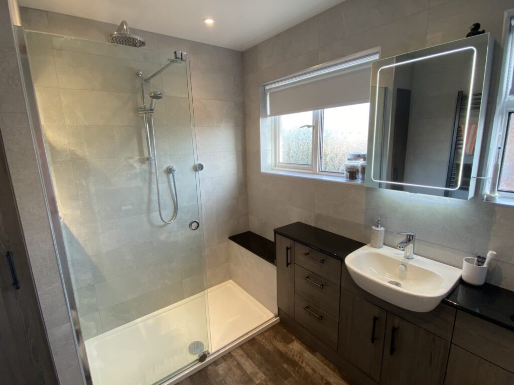 1 Stunning Bathroom in Fairfield, Stockton Court Homemakers
