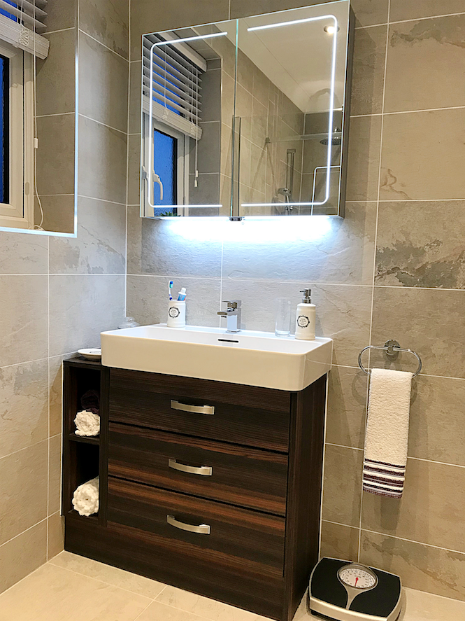 Gorgeous Bathroom In Guisborough 2 Screen Shot at